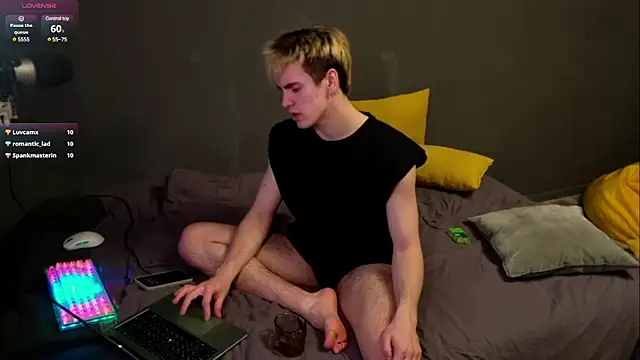 Snapshot of EdwinBlaze chatting on 02-23-25, 11:44 EdwinBlaze online show from 02-23-25, 11:44