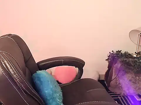 megancatluna online show from 11-21-25, 04:33