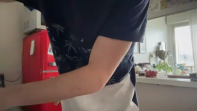 Snapshot of MikymikeBBWD chatting on 12-17-25, 12:33 MikymikeBBWD online show from 12-17-25, 12:33