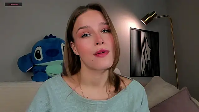 TaiteBayles online show from 10-21-25, 01:06