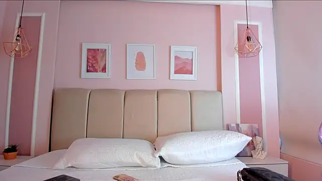 Snapshot of Annie_rhoades chatting on 12-15-25, 12:31 Annie rhoades online show from 12-15-25, 12:31