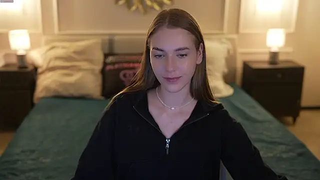 Snapshot of Layla_Sweet_ chatting on 12-15-25, 05:17 Layla Sweet online show from 12-15-25, 05:17