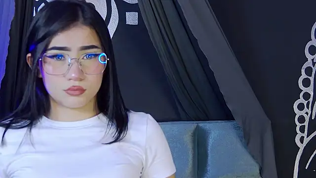 Snapshot of Arii_moon chatting on 10-27-25, 07:40 Arii moon online show from 10-27-25, 07:40