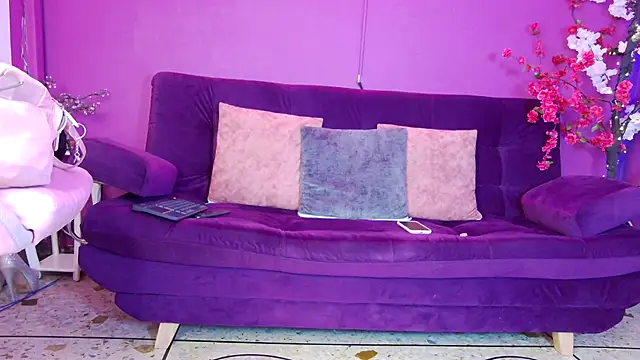 Snapshot of Arii_moon chatting on 11-18-25, 07:40 Arii moon online show from 11-18-25, 07:40