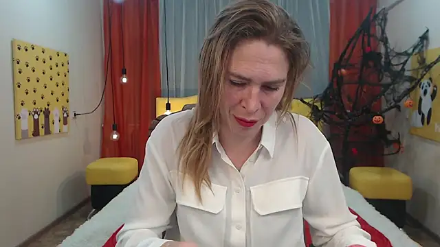 TessaDaybreak online show from 10-10-25, 07:29