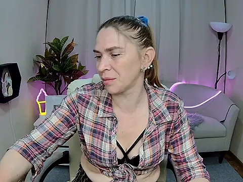 Snapshot of TessaDaybreak chatting on 05-14-26, 12:23 TessaDaybreak online show from 05-14-26, 12:23