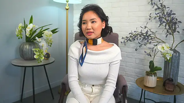 Snapshot of EthalHence chatting on 02-15-25, 12:01 EthalHence online show from 02-15-25, 12:01