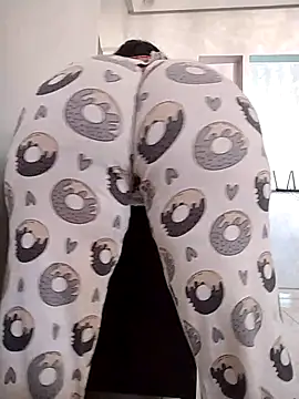 Snapshot of Dalou3a-69 chatting on 01-14-26, 12:44 Dalou3a-69 online show from 01-14-26, 12:44