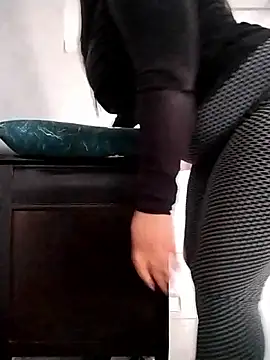 Snapshot of Dalou3a-69 chatting on 02-05-26, 12:10 Dalou3a-69 online show from 02-05-26, 12:10