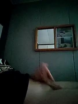 Snapshot of Teemu chatting on 09-10-25, 04:51 Teemu online show from 09-10-25, 04:51