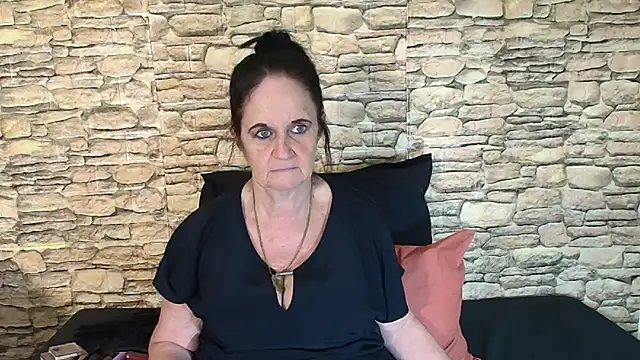 Snapshot of LuciousGrace chatting on 09-26-25, 06:01 LuciousGrace online show from 09-26-25, 06:01