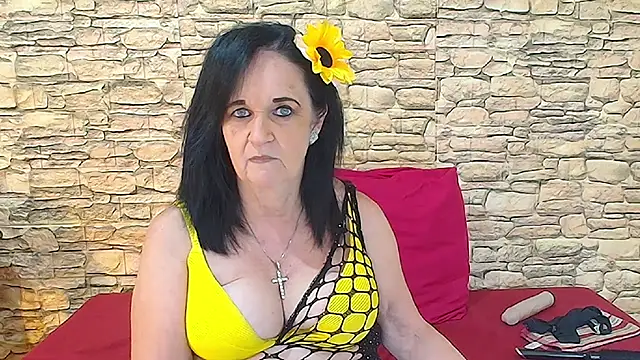 Snapshot of LuciousGrace chatting on 06-12-26, 05:39 LuciousGrace online show from 06-12-26, 05:39
