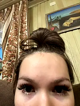 Snapshot of -Amora chatting on 12-01-25, 12:21 -Amora online show from 12-01-25, 12:21