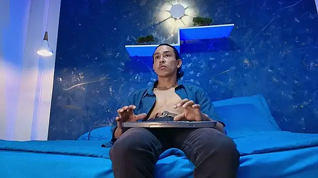 Snapshot of Ares_Cohen chatting on 03-03-25, 01:09 Ares Cohen online show from 03-03-25, 01:09