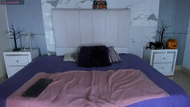 Snapshot of JanickBaker chatting on 10-07-25, 12:13 JanickBaker online show from 10-07-25, 12:13