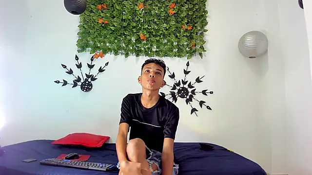 Snapshot of Calvin_Ford chatting on 02-15-25, 02:58 Calvin Ford online show from 02-15-25, 02:58