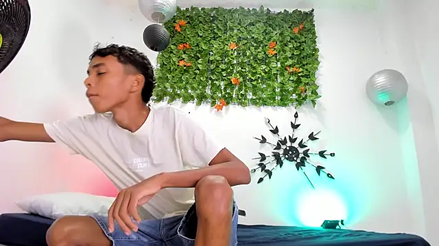 Snapshot of Calvin_Ford chatting on 02-25-25, 01:41 Calvin Ford online show from 02-25-25, 01:41