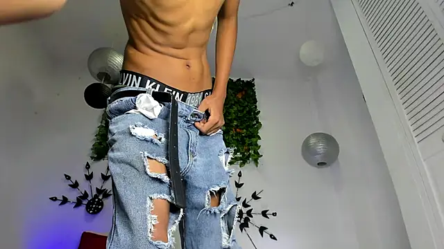 Snapshot of Calvin_Ford chatting on 02-26-25, 01:53 Calvin Ford online show from 02-26-25, 01:53