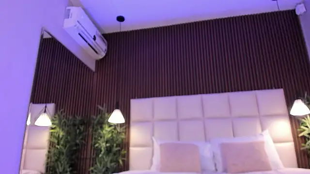 MelanieHillss online show from 03-21-26, 04:17