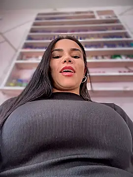 Snapshot of Naatalia chatting on 12-16-25, 05:07 Naatalia online show from 12-16-25, 05:07