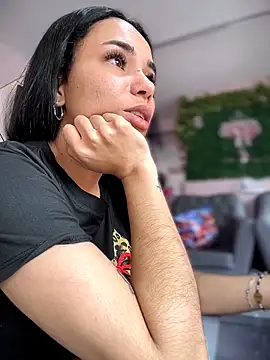 Snapshot of Naatalia chatting on 12-22-25, 04:04 Naatalia online show from 12-22-25, 04:04