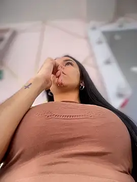 Snapshot of Naatalia chatting on 01-14-26, 06:13 Naatalia online show from 01-14-26, 06:13