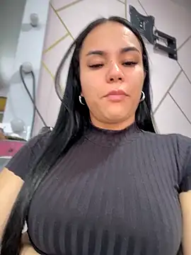 Snapshot of Naatalia chatting on 02-21-26, 05:03 Naatalia online show from 02-21-26, 05:03