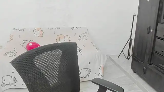 Snapshot of Naoko_7w7 chatting on 06-15-26, 01:46 Naoko 7w7 online show from 06-15-26, 01:46