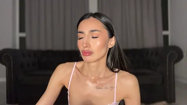 Snapshot of alissadreams chatting on 11-28-25, 06:43 alissadreams online show from 11-28-25, 06:43