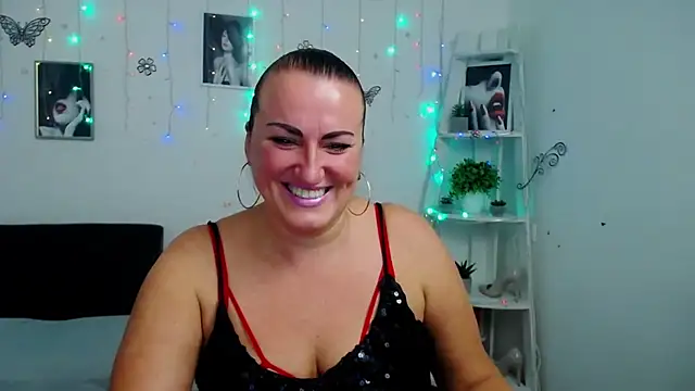 DianaMGG online show from 10-14-25, 05:25