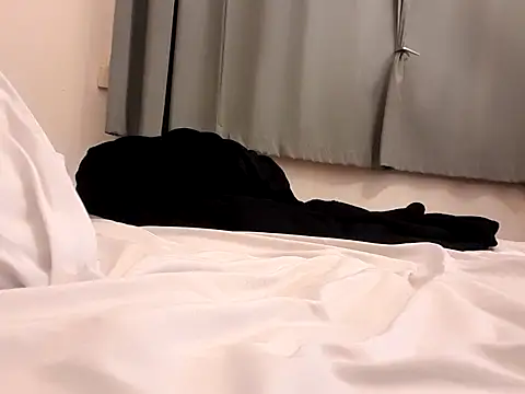 Snapshot of MystiqueRider chatting on 10-11-25, 10:47 MystiqueRider online show from 10-11-25, 10:47