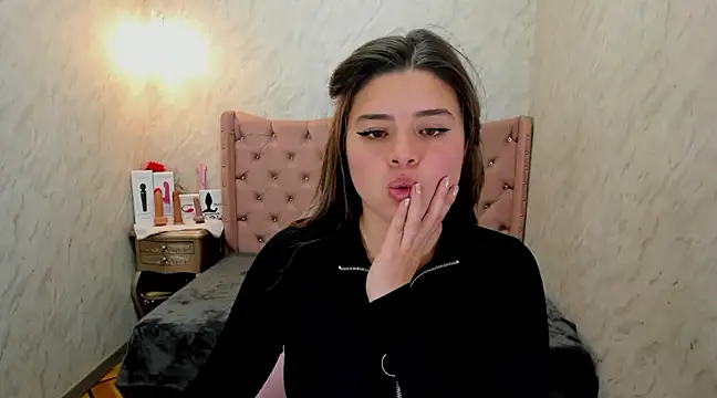 Snapshot of Lianngrace chatting on 02-22-25, 08:09 Lianngrace online show from 02-22-25, 08:09