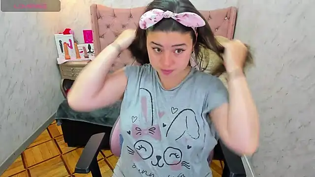 Lianngrace online show from 11-21-25, 02:38