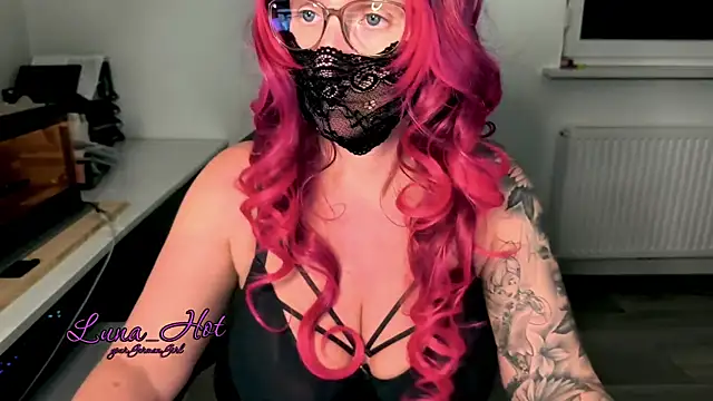 Lunalein online show from 11-20-25, 08:30