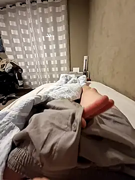 Snapshot of DerechteJunge chatting on 02-22-25, 04:40 DerechteJunge online show from 02-22-25, 04:40