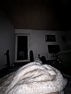 Snapshot of DerechteJunge chatting on 10-19-25, 02:01 DerechteJunge online show from 10-19-25, 02:01