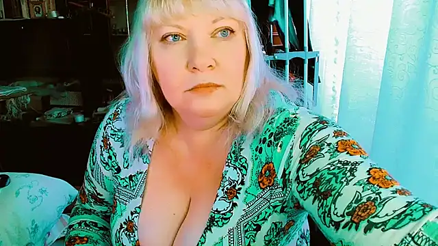 FlowerButterf online show from 10-04-25, 04:10