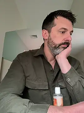 Snapshot of plaintreebull chatting on 03-16-26, 05:06 plaintreebull online show from 03-16-26, 05:06