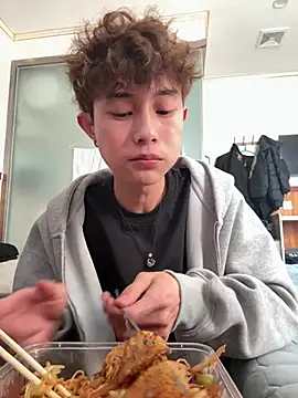 Snapshot of QR666dkk chatting on 03-10-25, 07:32 QR666dkk online show from 03-10-25, 07:32