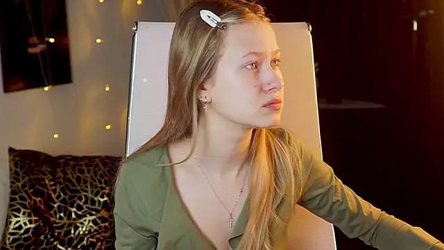 EveMundie online show from 04-21-26, 07:03