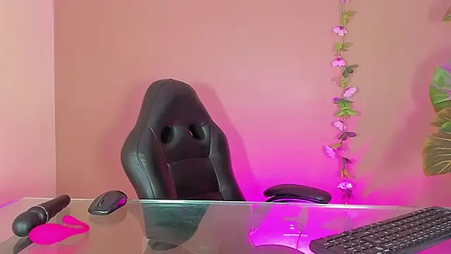 AnahisBennett online show from 02-22-25, 03:45