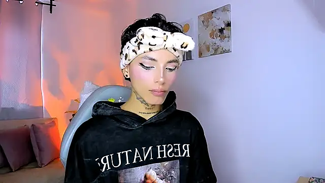 nilam valker online show from 04-17-26, 05:49