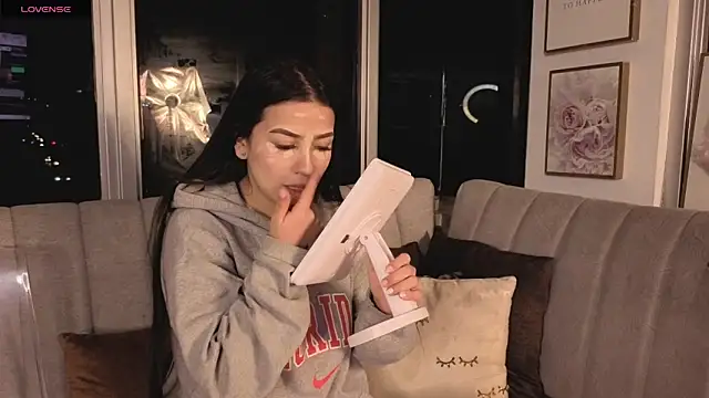 Ivanna West online show from 11-12-25, 10:04