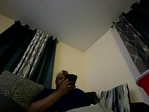 Snapshot of BlueNightsUncle chatting on 03-18-26, 03:31 BlueNightsUncle online show from 03-18-26, 03:31