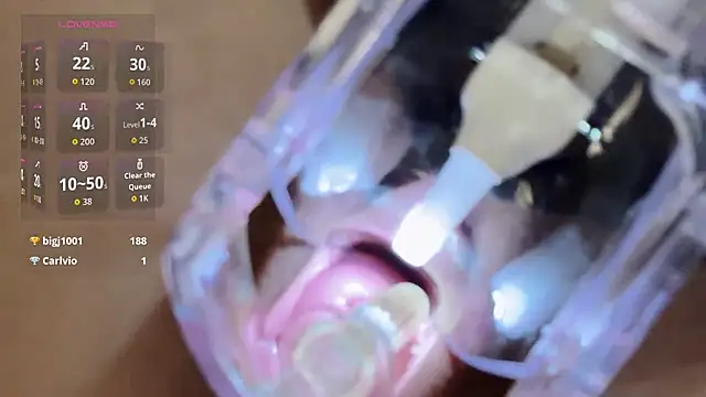 Snapshot of yueyue2003 chatting on 02-07-26, 01:04 yueyue2003 online show from 02-07-26, 01:04