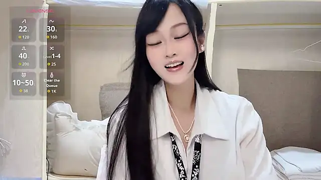 Snapshot of yueyue2003 chatting on 07-31-26, 12:04 yueyue2003 online show from 07-31-26, 12:04