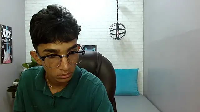 Snapshot of Martin_Linares chatting on 02-17-25, 05:43 Martin Linares online show from 02-17-25, 05:43