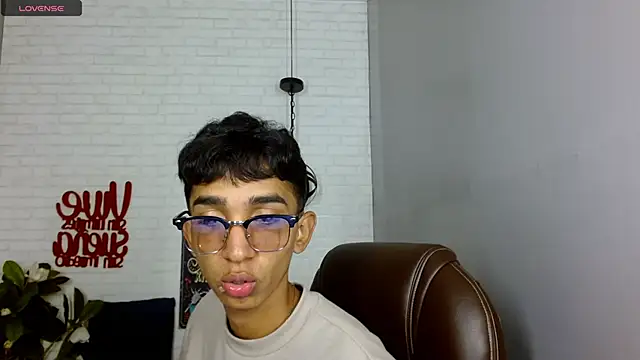 Snapshot of Martin_Linares chatting on 02-18-25, 01:22 Martin Linares online show from 02-18-25, 01:22