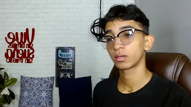 Snapshot of Martin_Linares chatting on 02-20-25, 01:40 Martin Linares online show from 02-20-25, 01:40