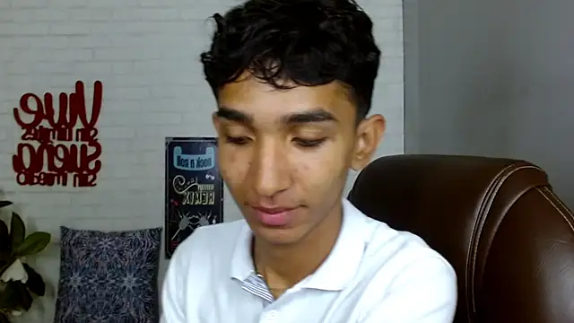 Snapshot of Martin_Linares chatting on 02-21-25, 01:44 Martin Linares online show from 02-21-25, 01:44